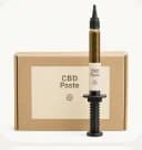 Um aplicador de pasta de CBD